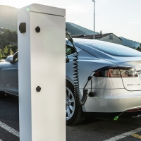 tesla_javna_polnilna_postaja_3.jpg
