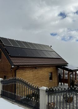 Sistemi solar fotovoltaik Off-Grid 